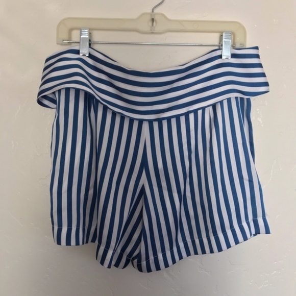 BCBGeneration Blue and White Stripe Shorts Size 8 - Picture 6 of 8